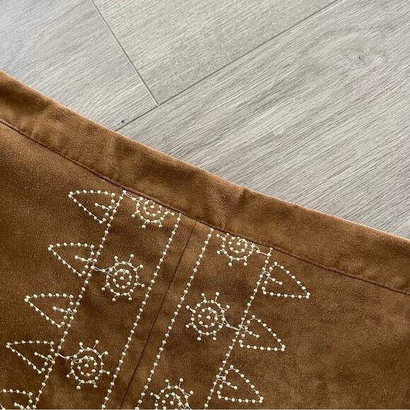 Sadie & Sage Brown Suede Embroidered Bohemian Mini Skirt - Picture 3 of 5